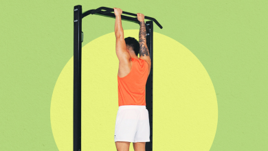 why-hanging-from-a-bar-for-10-seconds-is-a-great-way-to-start-a-workout